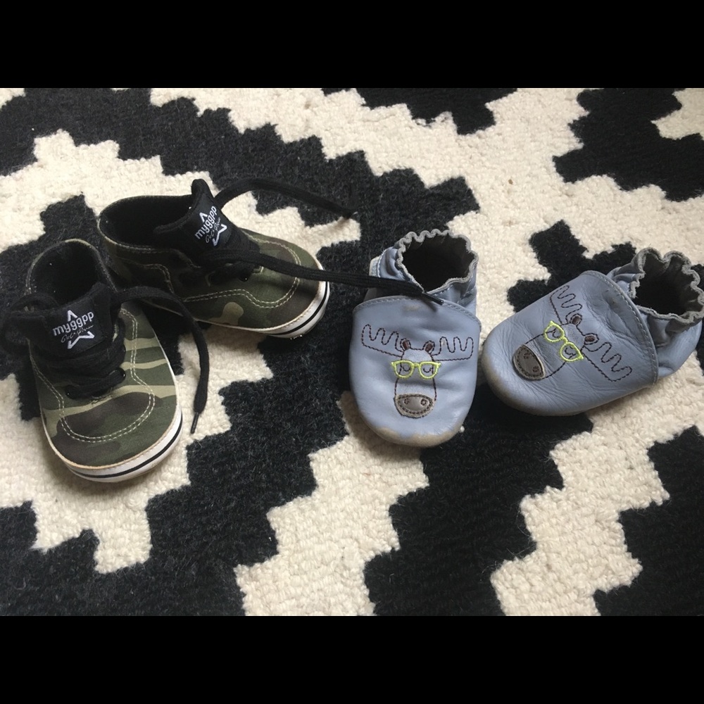 2 pairs early walking baby shoes. Sz 6-12 months